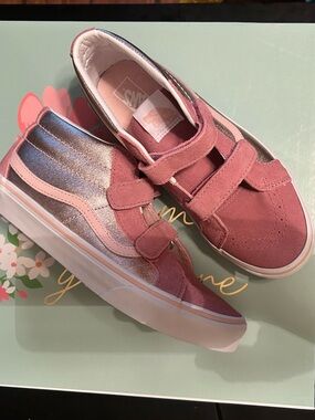 NEW Vans Kids/ Juniors 6 Pink & Silver Suede Slip On Elcro Sneakers Women’s 7